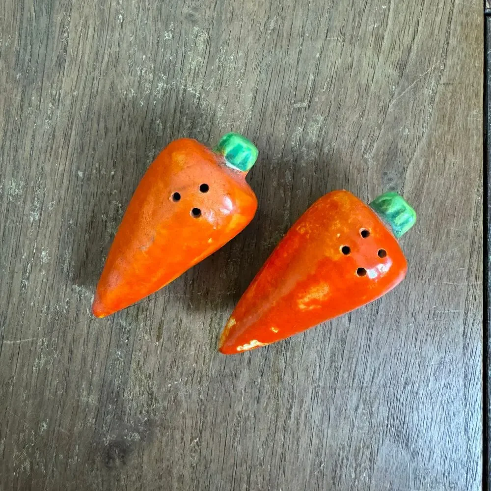 Vintage Small Carrot Salt‎ and pepper Shakers Cottagecore Vegetable Garden